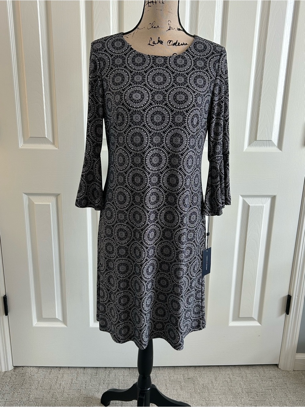 Tommy Hilfiger Printed Jersey Bell-Sleeve Shift Dress. Size 8 NWT